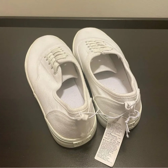 OLD NAVY Canvas Lace Up Sneakers in Calla Lilly White - Picture 4 of 8